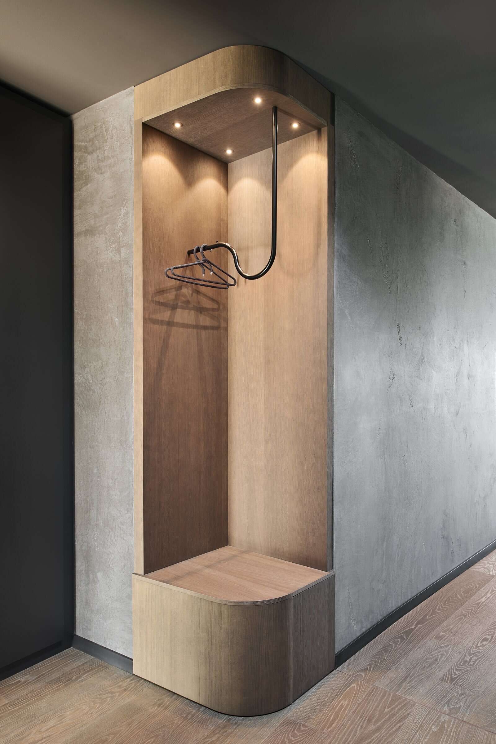 Orlando Architektur Umbau Wohnung Tödistrasse Horgen 5 Gaesteschrank Holz