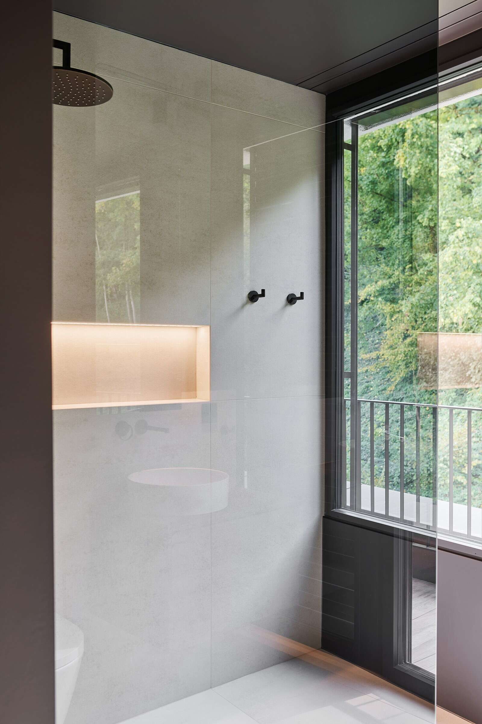 Orlando Architektur Umbau Wohnung Tödistrasse Horgen 14 Bad Hang Aussicht