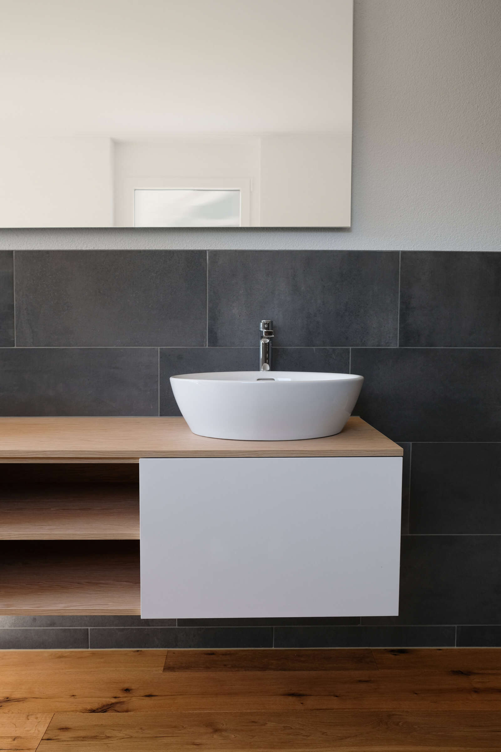 Orlando Architektur Neubau Einfamilienhaus Im Schüracher Waltenstein 6 Badezimmer Lavabo Materialisierung
