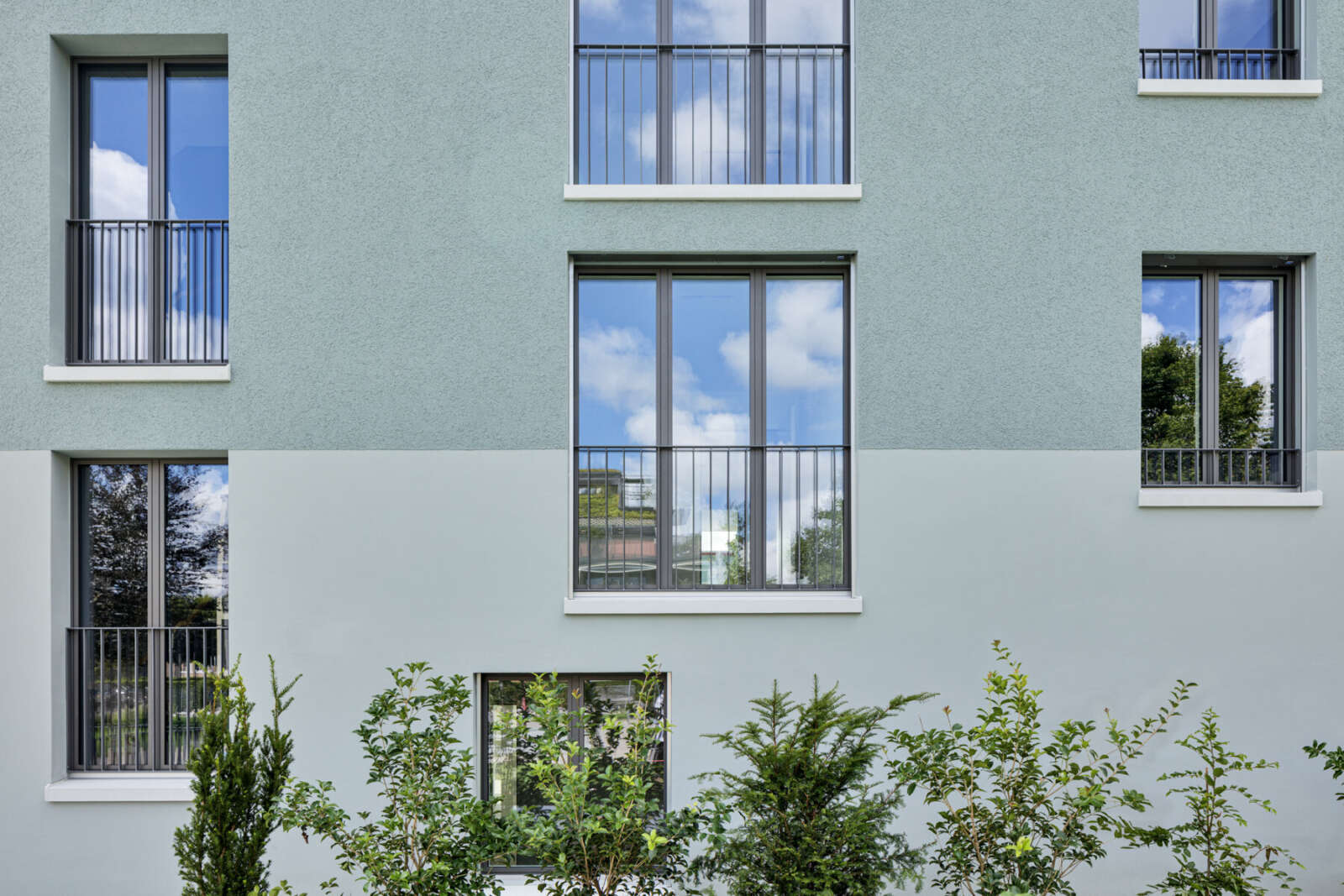 Orlando Architektur Neubau Mehrfamilienhaus Rigistrasse Pfäffikon ZH 4 Fassade Detail
