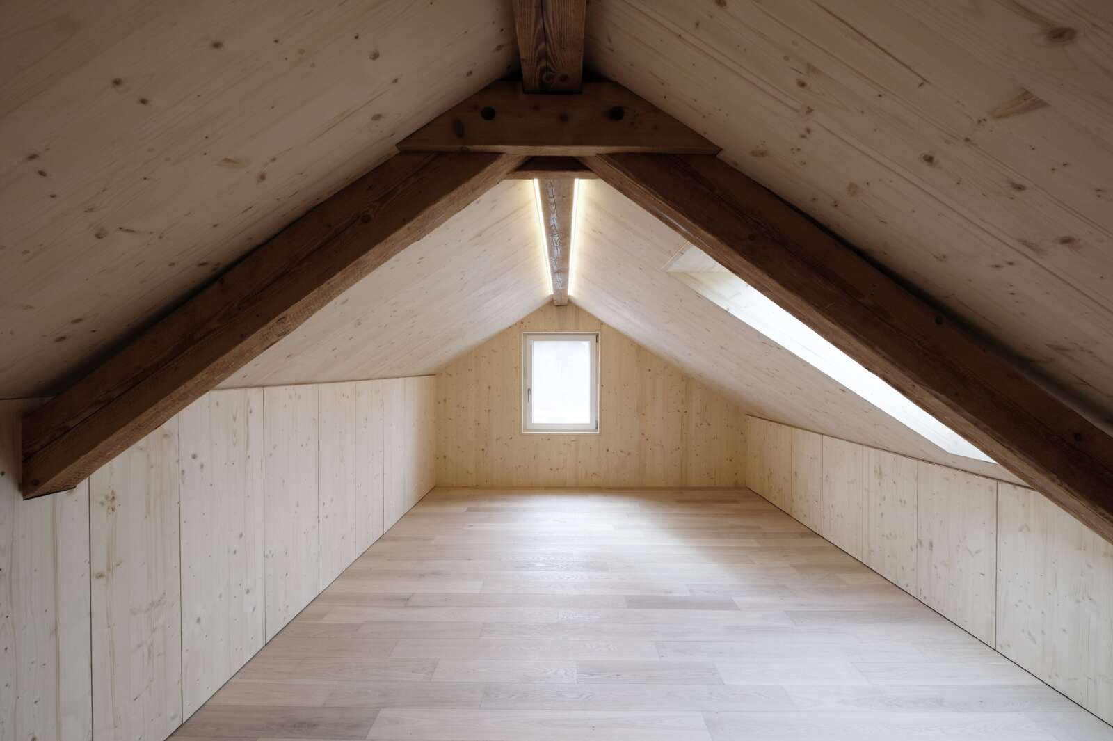 Orlando Architektur Umbau Erweiterung Anbau Ausbau Einfamilienhaus Hardgutstrasse Winterthur 8 Dachschräge First